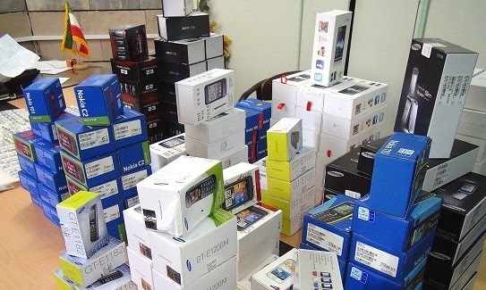 قاچاق موبایل بدون هزینه، واردات با 20 درصد تعرفه!