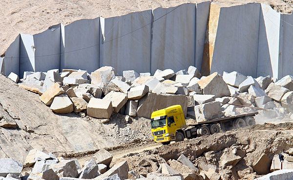 خرد شدن واحدهای سنگ زير چرخ ركود