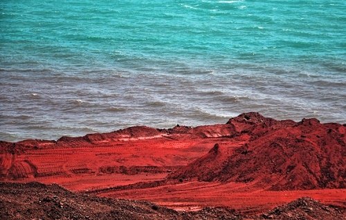 جزیره هرمز، خاستگاه بهترین خاک سرخ جهان
