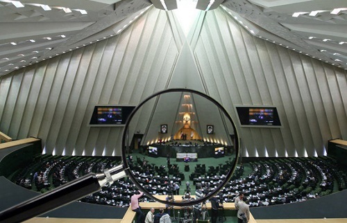 سردرگمی يارانه و بنزين در راهروهای مجلس