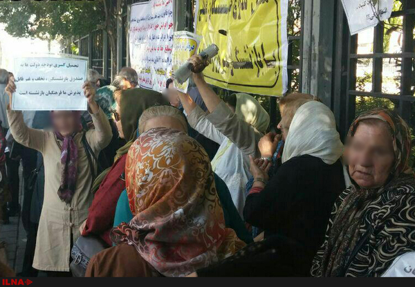 تجمع بازنشستگان فرهنگی مقابل وزارت رفاه