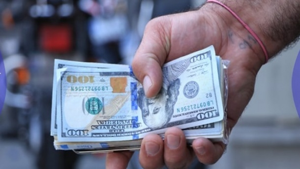  تقلای دلالان برای افزایش قیمت‌ دلار در بازار آزاد