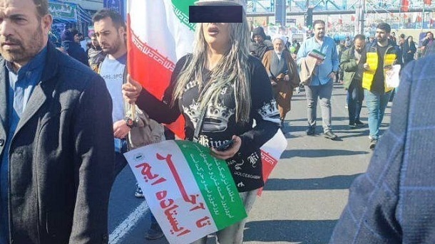 روزنامه همشهری: بی‌حجاب‌های راهپیمایی ۲۲ بهمن هم متدینند هم انقلابی