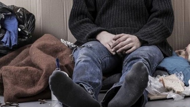 نیکوکارانی که روزهای چهارشنبه به کارتن‌ خواب‌ها غذا می‌دهند