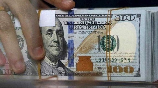 ترمز قیمت دلار در آخرین هفته سال کشیده شد