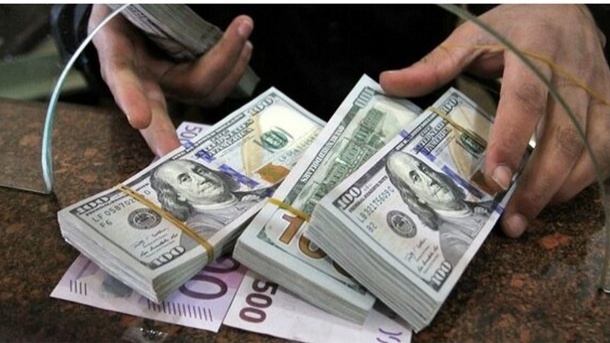 سیاستگذار نمی‌تواند نرخ ارز آزاد را نادیده بگیرد