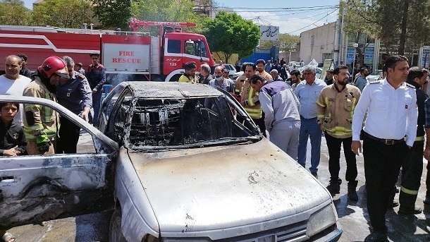 خودروی حمل سوخت قاچاقی پمپبنزین را آتش زد