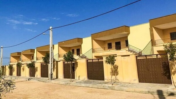 مردم ماشین و طلا بفروشند، خانه بسازند