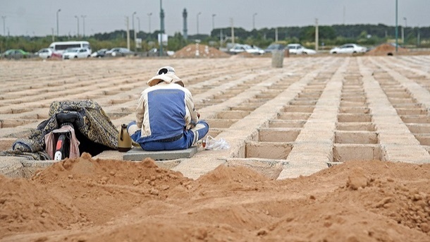 قیمت هر طبقه قبر در بهشت زهرا حدود 15 میلیون تومان