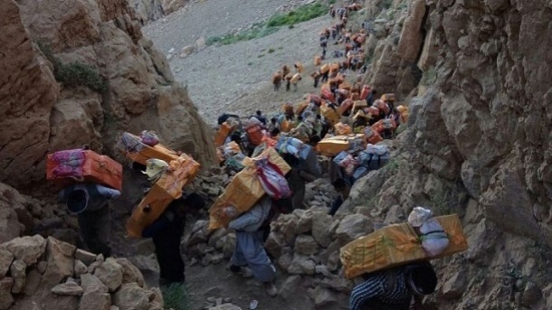 بازگشایی معبر کولبری مجاز در مرز پاوه