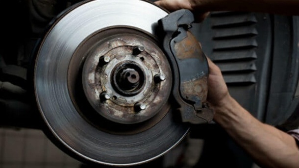 بهترین زمان تعویض لنت ترمز خودرو