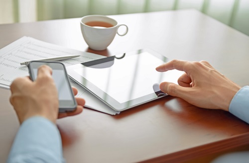 زمانی برای انتخاب ; موبایل بهتر است یا تبلت ؟