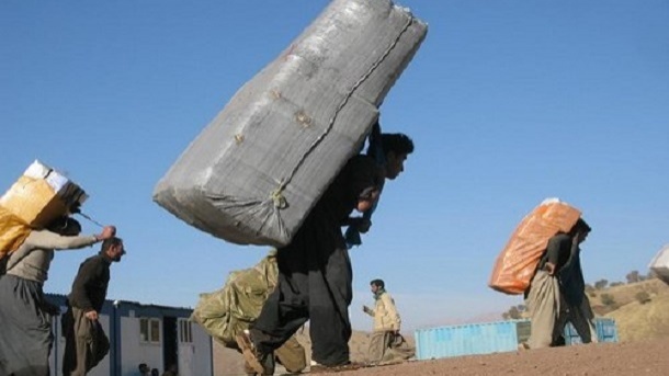 کولبر برای نان میجنگد و قاچاقچی نیست