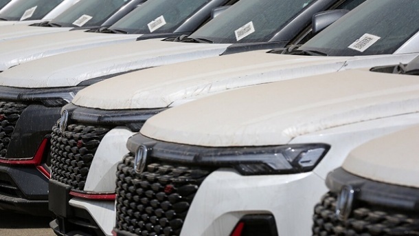 ترخیص 15،504 دستگاه خودرو سواری از گمرک