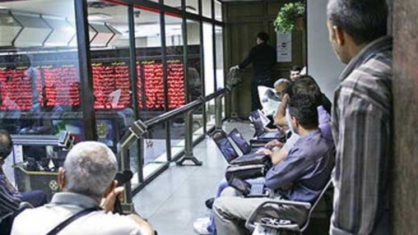 بازار بورس بر سر دو راهی