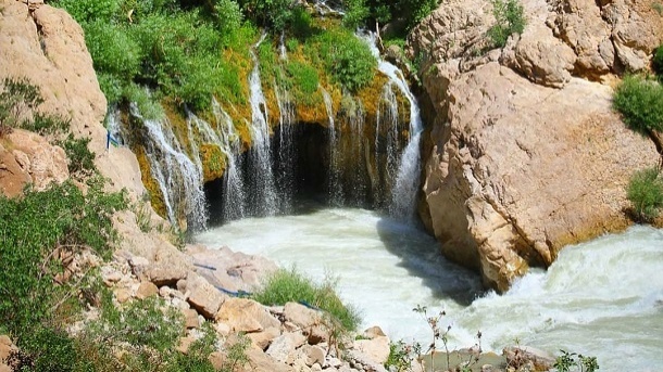 نجات معجزهآسای گردشگر شیرازی در آبشار «آب ملخ»