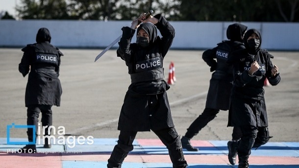 تصاویری از قدرتنمایی زنان پلیس در تهران