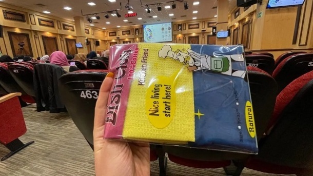 توزیع هدیه عجیب در همایش زنان و توسعه پایدار