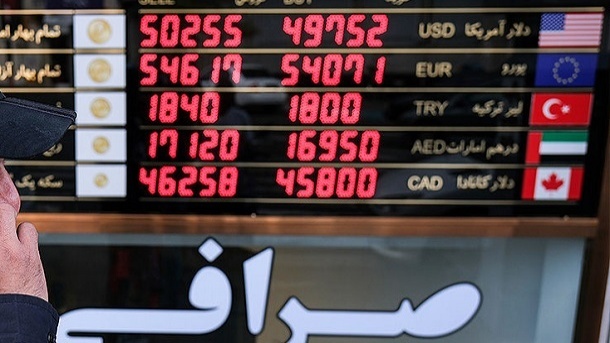 جولان قیمت دلار در دامنه 73 هزار تومان