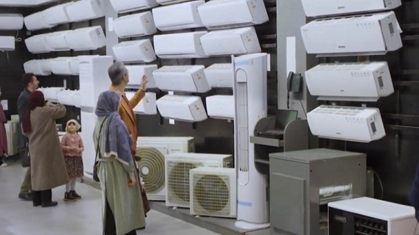 فروشگاههای بزرگ کالاهای غیر ضروری باید تعطیل شوند