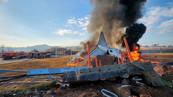 تصاویری از محل حادثه سقوط مرگبار هواپیمای مسافربری کرهجنوبی