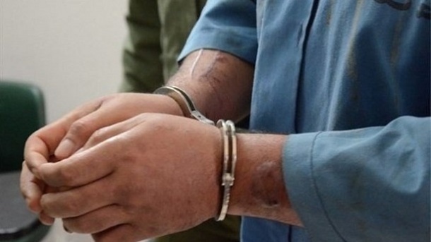 افتادن کلاه‌گیس مأمور قلابی را لو داد