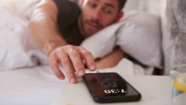 چرا نباید از گوشی موبایل به عنوان «زنگ بیداری» استفاده کرد؟