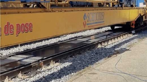 نصب پنلهای خورشیدی روی ریل قطار در فرانسه