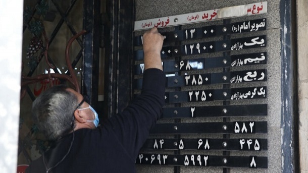 چرا قیمت دلار به یکباره متلاطم میشود؟