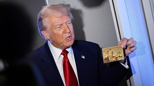 ترامپ از کارت طلایی 5 میلیون دلاری رونمایی کرد