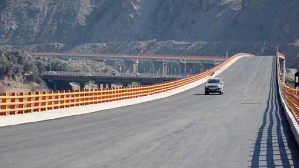 آزادراه شیراز - اصفهان تا پایان تیر ماه تکمیل می شود