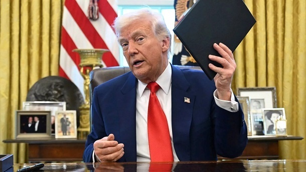 چرا دونالد ترامپ اعمال تعرفه‌ها را متوقف کرد؟