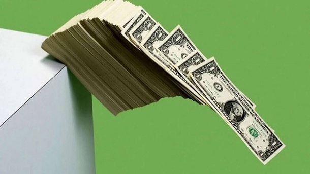سقوط ارزش دلار در بازار جهانی