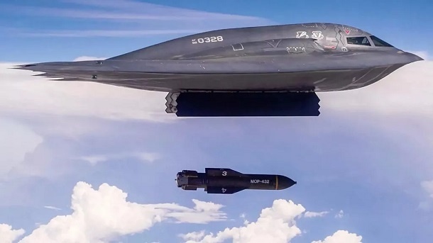 وزیر اسرائیلی در دیدار با مقامات آمریکا خواستار استفاده از «بمب‌های سنگرشکن ۱۴ تُنی» علیه ایران شد