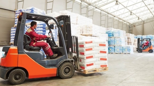 کالاهای اساسی بندر شهید رجایی به محل امن انتقال یافت