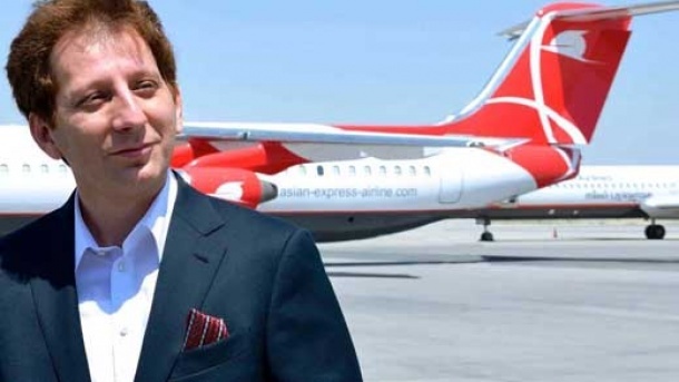 بابک طلبکار شد