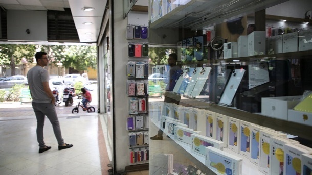 قیمت موبایل نسبت به اسفندماه، ارزان‌تر شد