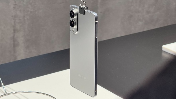 رونمایی از باریکترین گوشی شرکت سامسونگ