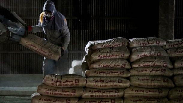 بازار سیمان در دست دلالان است