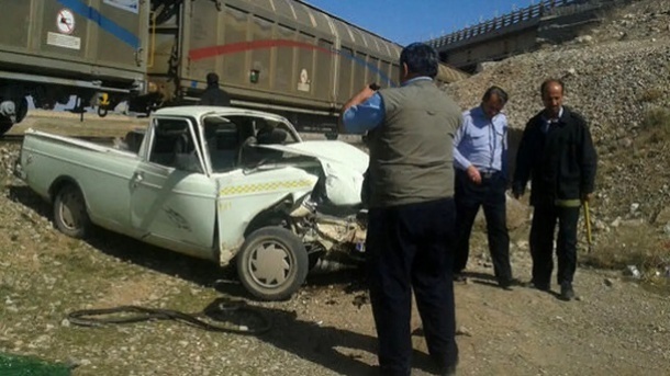برخورد مرگبار قطار با خودروی پیکان