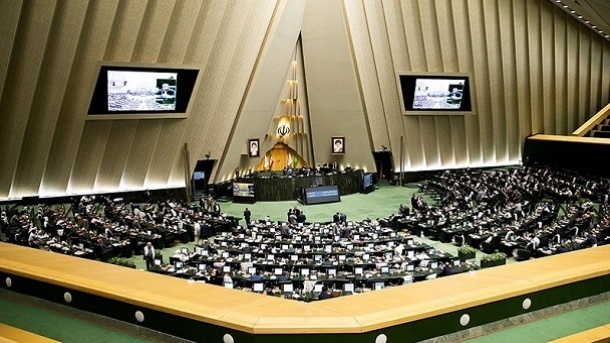 مجلس تعطیلی پنجشنبهها را تصویب کرد