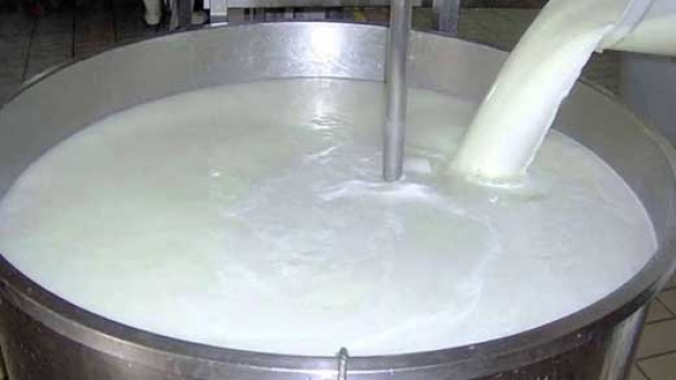 قیمت شیر خام برای مصرف کننده چقدر است؟