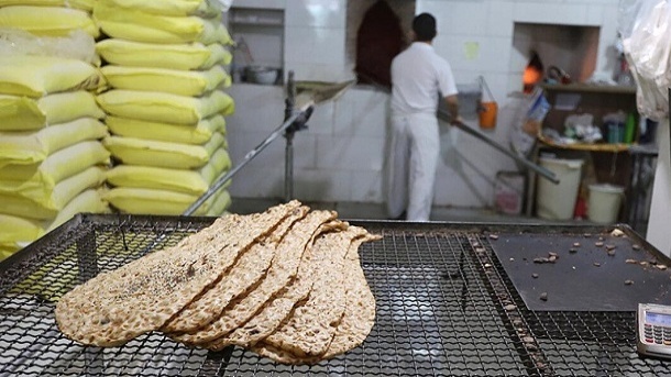 نان بالاتر از نرخ مصوب عرضه میشود