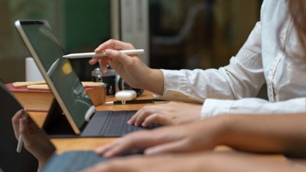 اجاره لپ تاپ ساعتی چند؟