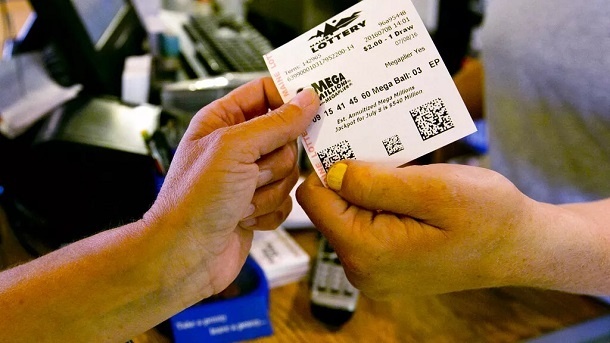 مرد کانادایی برای چهارمین بار برنده جایزه بخت‌آزمایی شد