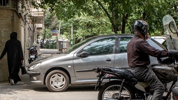 تجاوز وسایل نقلیه به حقوق بدیهی شهروندان پیاده