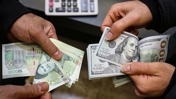 قیمت دلار با شروع فعالیت‌های اقتصادی افزایش یافت