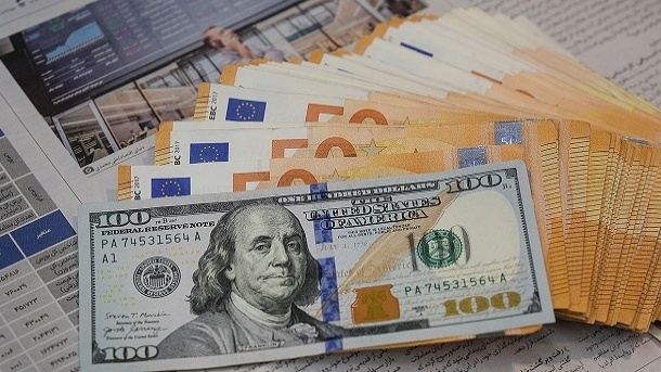 بازار ارز در فاز احتیاط