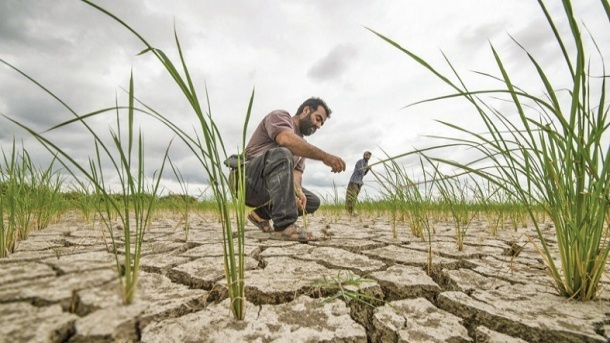 كام مردم خشک شده، آسمان هم خشکتر