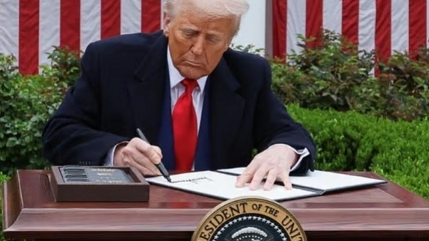 ترامپ: بزرگترین توافق تجاری تاریخ را با ژاپن امضا کردم